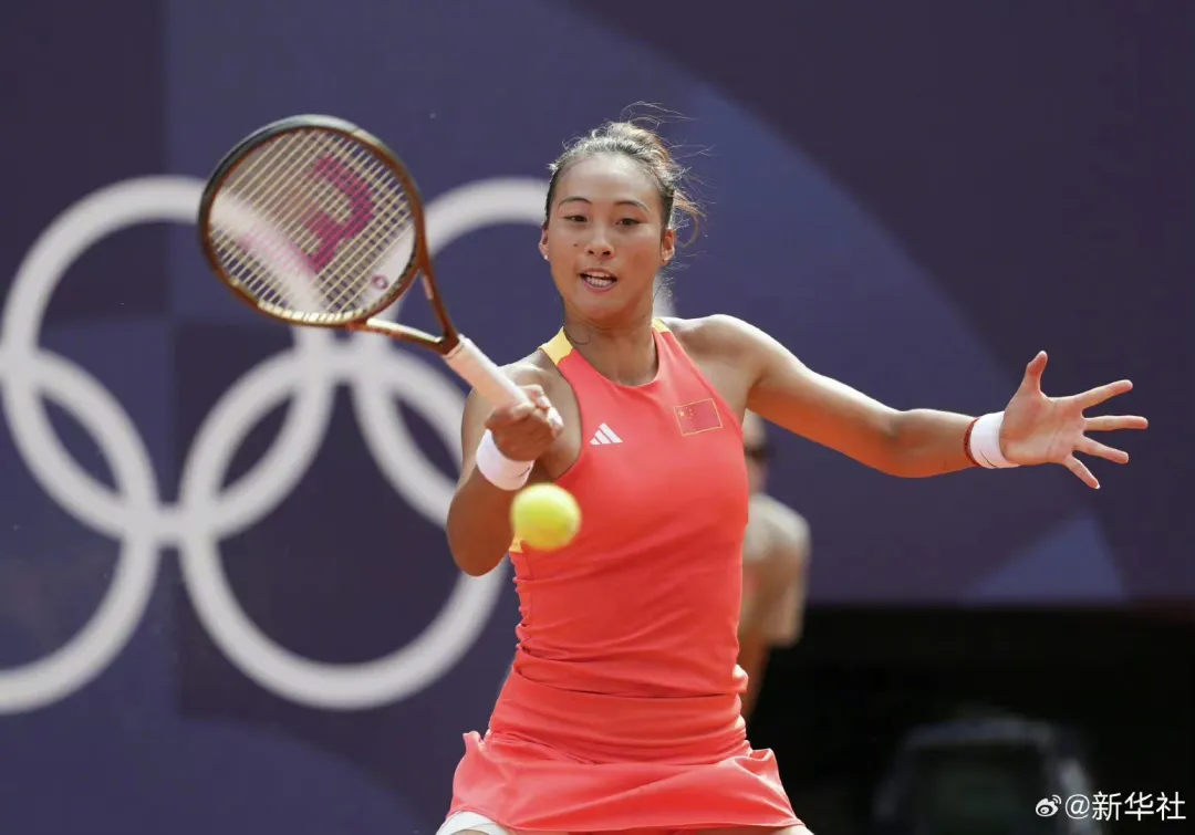 郑钦文和李娜的实力根本就不是一个档次的