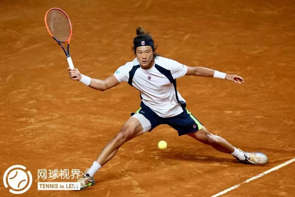 张之臻强势晋级，直落两盘战胜谢尔顿