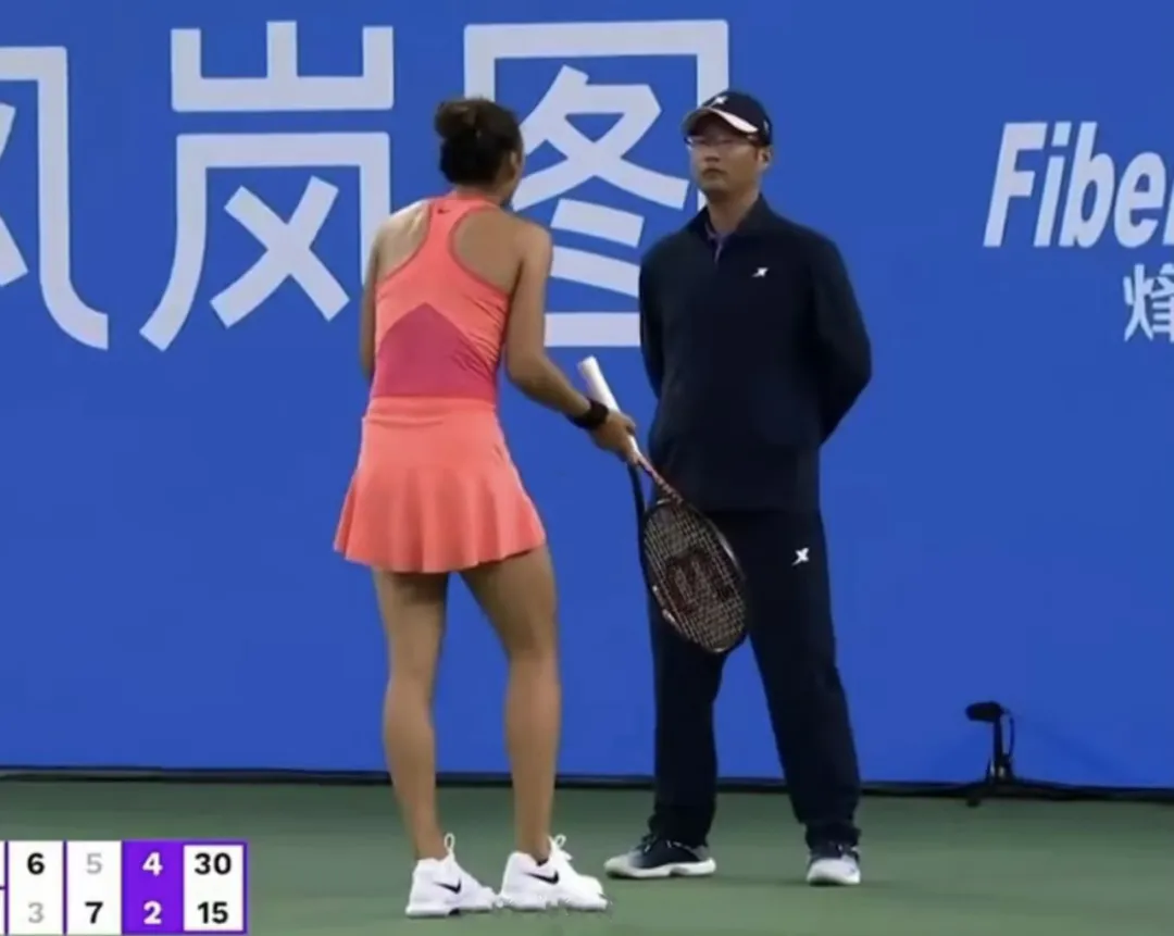 正式网球赛事都有哪些人员配备和职能要求？