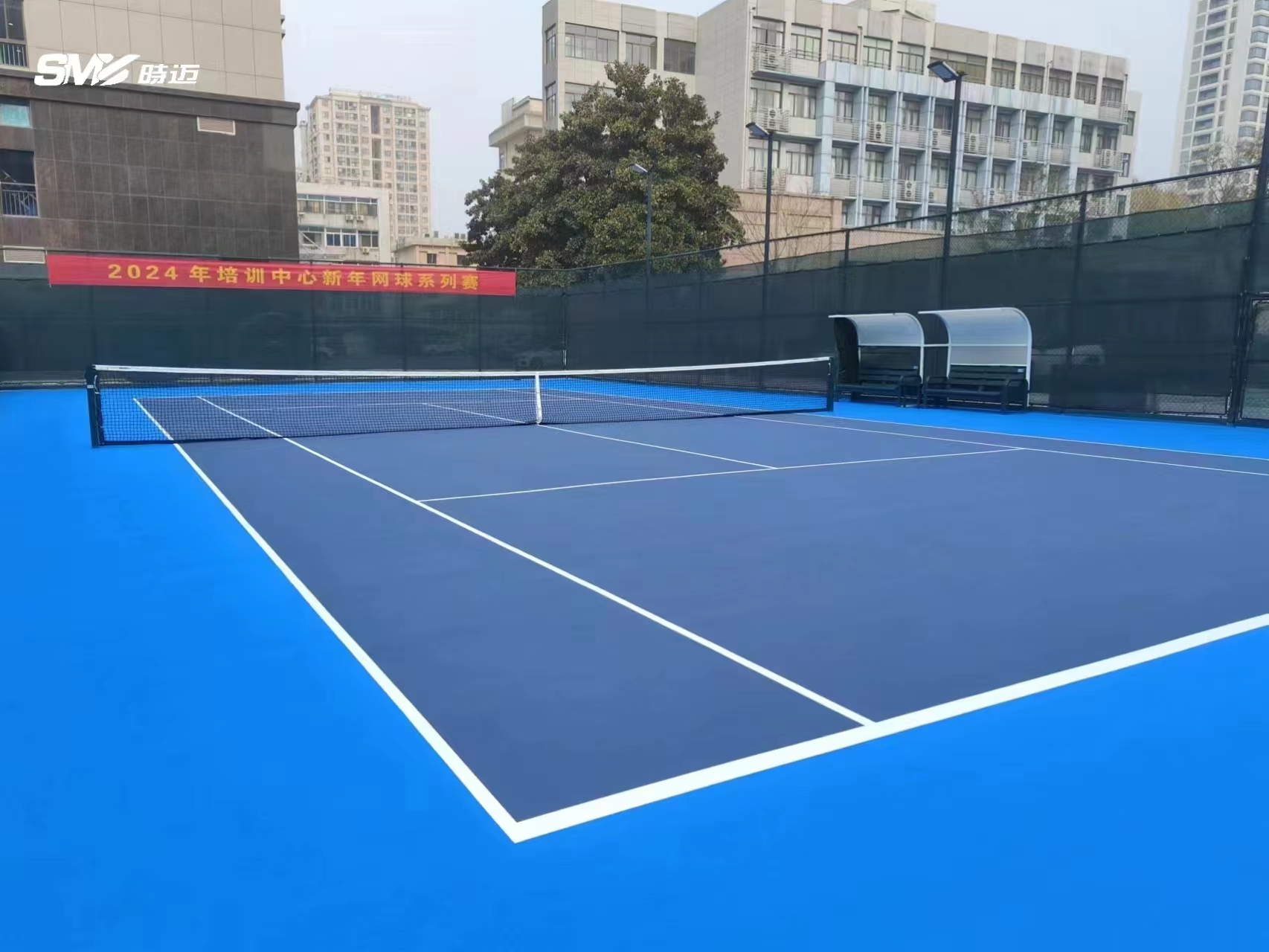 网球比赛场地与设备的要求