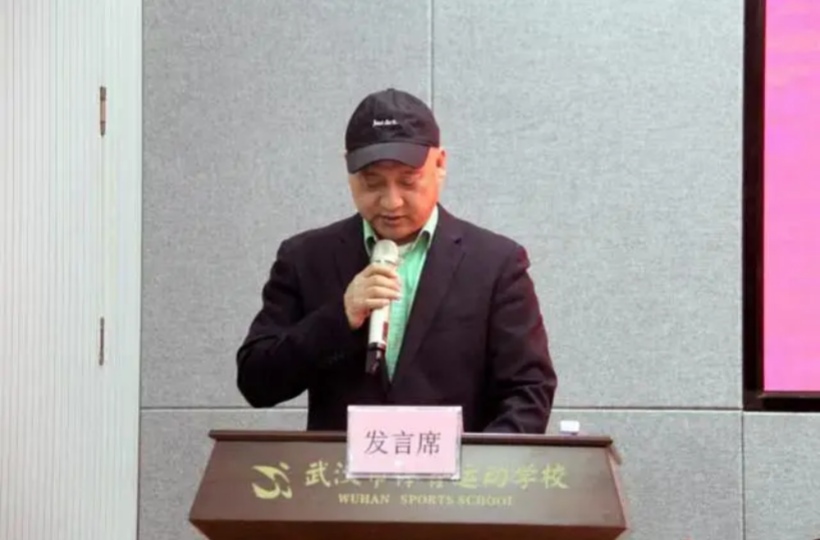 网球明星郑钦文父亲开网球学校，这事你怎么看？